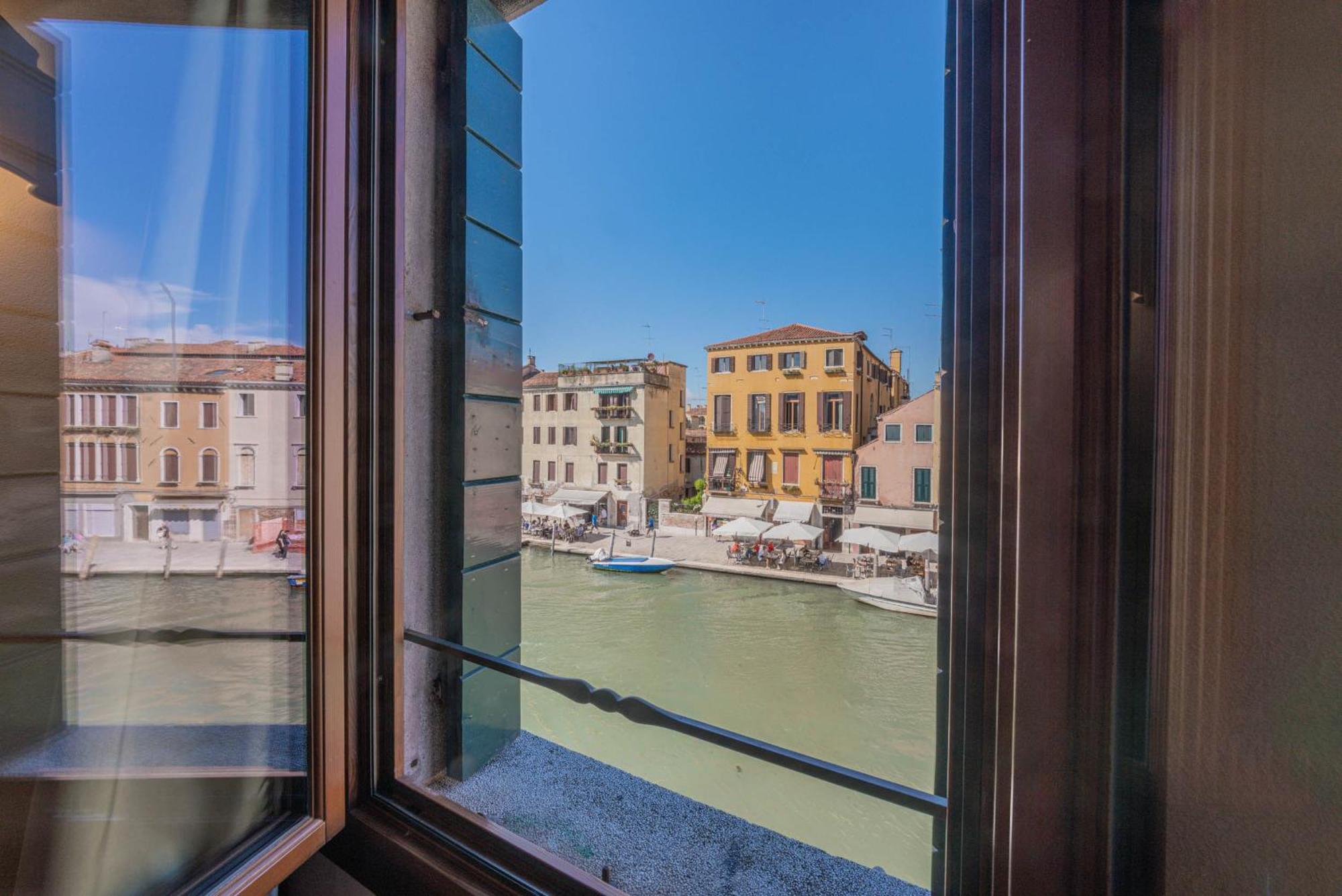 Casa Virginia Direct At The Canal Cannaregio With Own Roof Terrace Apartamento